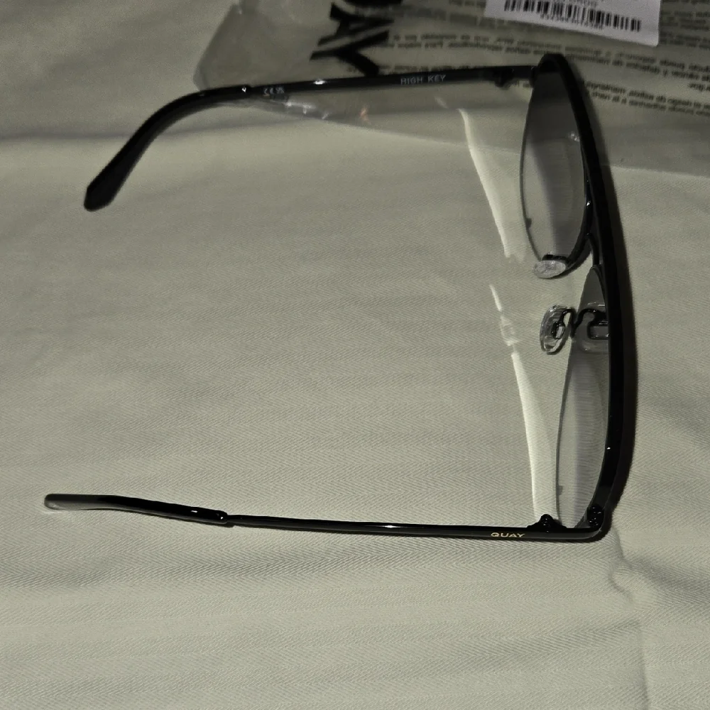 Quay Black and Purple Aviator Sunglasses with Case NWT